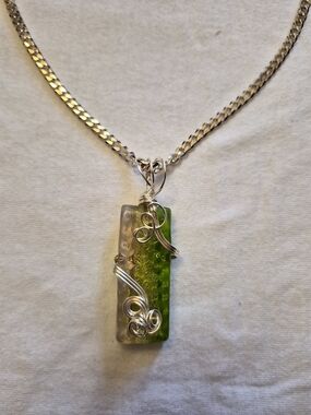 925 Sterling Silver Chain Necklace Green Glass Wire Wrapped Pendant